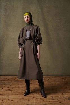 Sœur ROBE ROMANCE - Nouvelle Collection | Robe Élégante et Confortable 12 Sœur ROBE ROMANCE - Nouvelle Collection | Robe Élégante et Confortable -soeur Soldes 005 RAW SUD BERGAM ROMANCE 0073