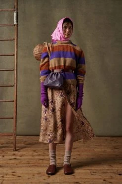 Sœur Foulard Carré - Écharpe en Soie Élégante pour Femme | Accessoires Mode 12 Sœur Foulard Carré - Écharpe en Soie Élégante pour Femme | Accessoires Mode -soeur Soldes 014 SLEEPY FUSON SOL SQUARE SWANN SASKIA CAFE SUE 0010