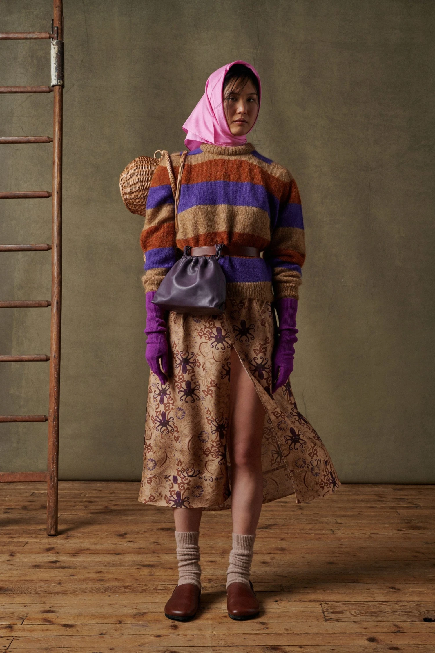 Sœur Foulard Carré - Écharpe en Soie Élégante pour Femme | Accessoires Mode 7 Sœur Foulard Carré - Écharpe en Soie Élégante pour Femme | Accessoires Mode – Image 5