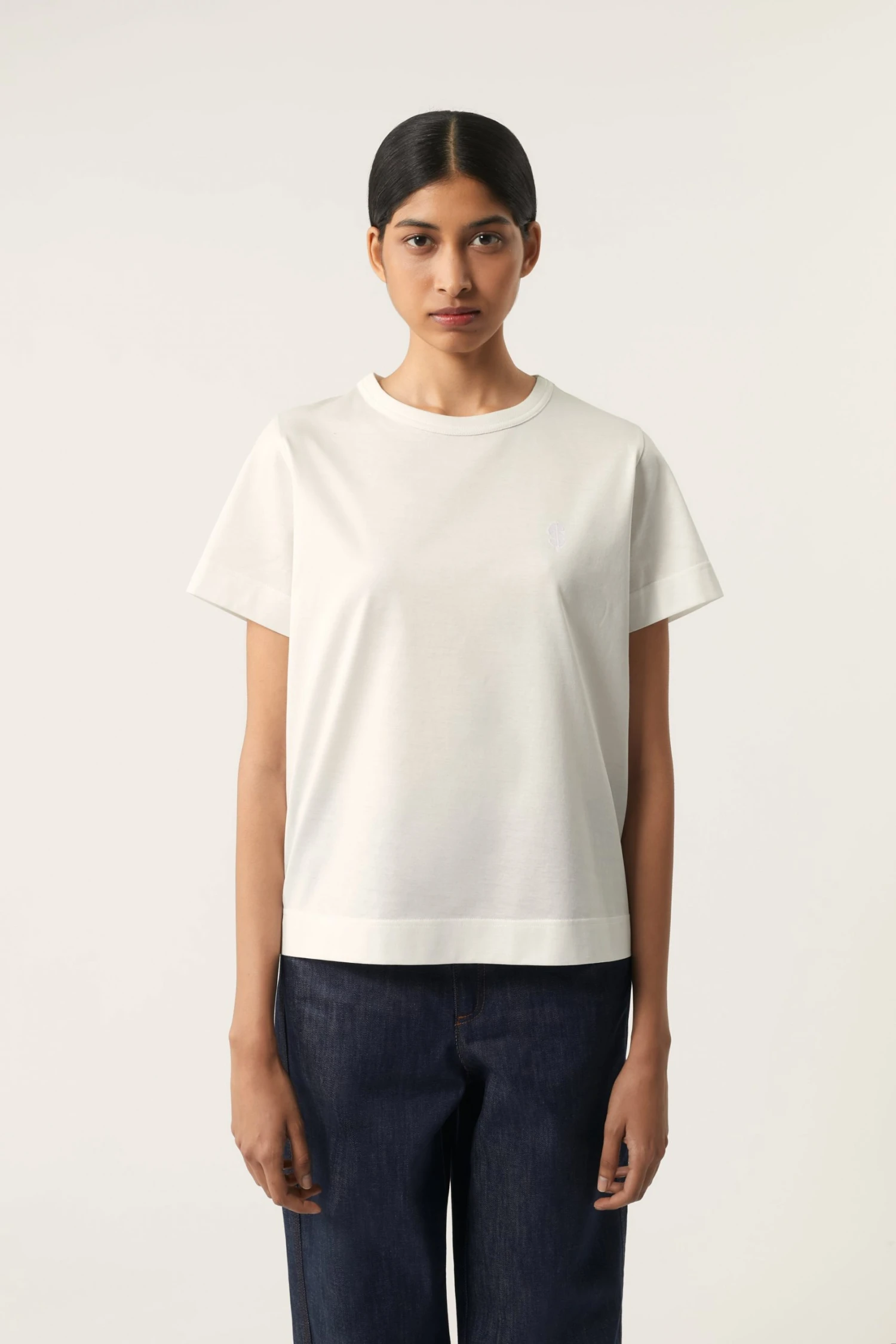 Sœur TEE-SHIRT BASIC - Nouvelle Collection | T-shirt Élégant et Confortable 3 Sœur TEE-SHIRT BASIC - Nouvelle Collection | T-shirt Élégant et Confortable
