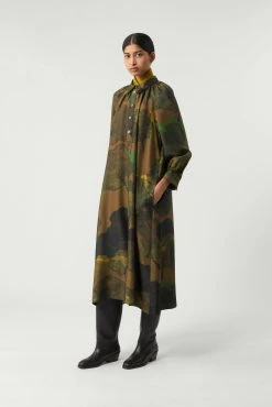 Sœur ROBE SAVANE - Nouvelle Collection | Élégance et Confort 22 Sœur ROBE SAVANE - Nouvelle Collection | Élégance et Confort -soeur Soldes BERGHAM SAVANE SQUARE 0749