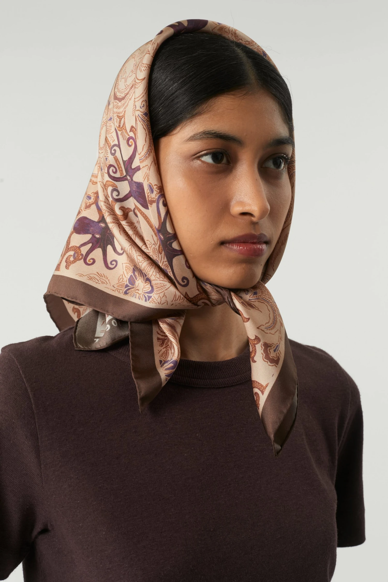 Sœur FOULARD CAPUCINE - Écharpe en Soie Élégante pour Femme | Accessoires Mode 4 Sœur FOULARD CAPUCINE - Écharpe en Soie Élégante pour Femme | Accessoires Mode – Image 2