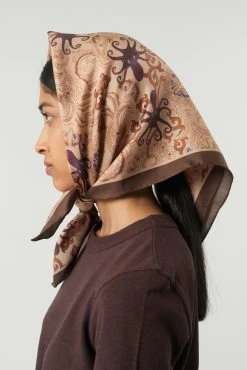 Sœur FOULARD CAPUCINE - Écharpe en Soie Élégante pour Femme | Accessoires Mode 11 Sœur FOULARD CAPUCINE - Écharpe en Soie Élégante pour Femme | Accessoires Mode -soeur Soldes CYRIL SALVADOR RALPH PRISCILLE CAPUCINE 1041 d7899dc2 3a51 4943 948c c5d39d6cf5ff