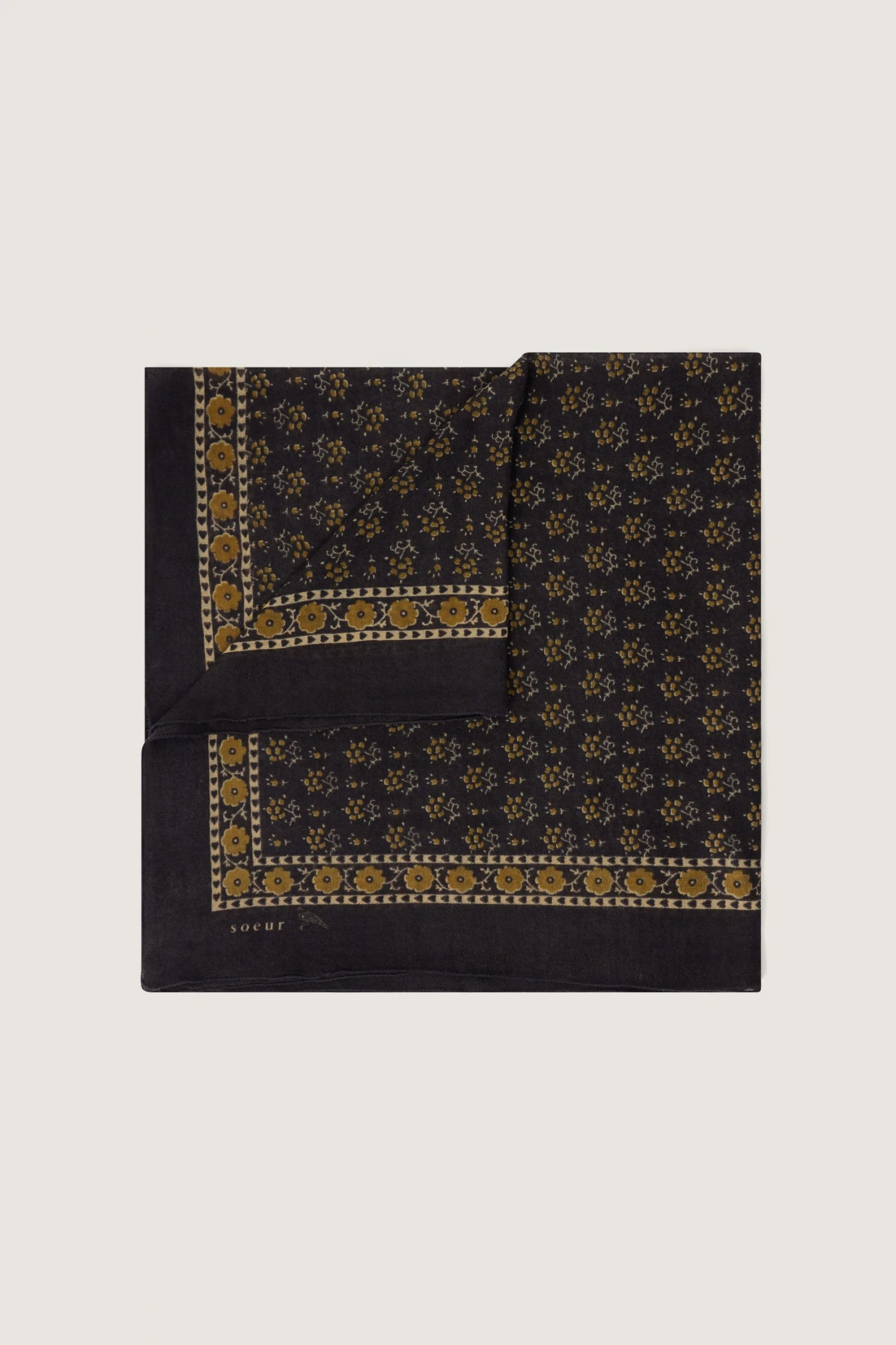 Sœur Foulard Classique en Laine - Écharpe Élégante pour Toutes les Occasions 3 Sœur Foulard Classique en Laine - Écharpe Élégante pour Toutes les Occasions