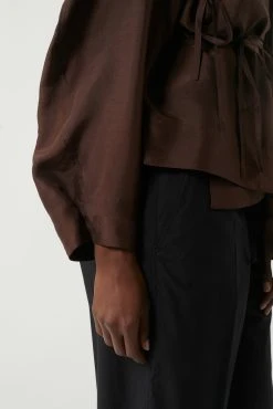 Sœur Blouse Printemps - Nouvelle Collection | Élégance et Confort 20 Sœur Blouse Printemps - Nouvelle Collection | Élégance et Confort -soeur Soldes PACHA SARAJEVO SPRING SQUARE 0489