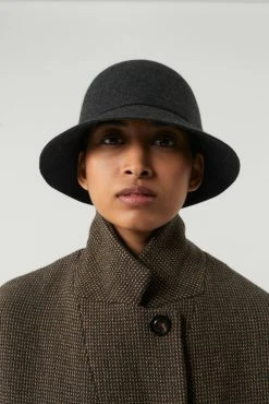 Sœur MANTEAU SALFORD - Manteau élégant de la Nouvelle Collection -soeur Soldes REQUIEM FELIX SAUVAGE SALFORD SQUARE SETE 0305