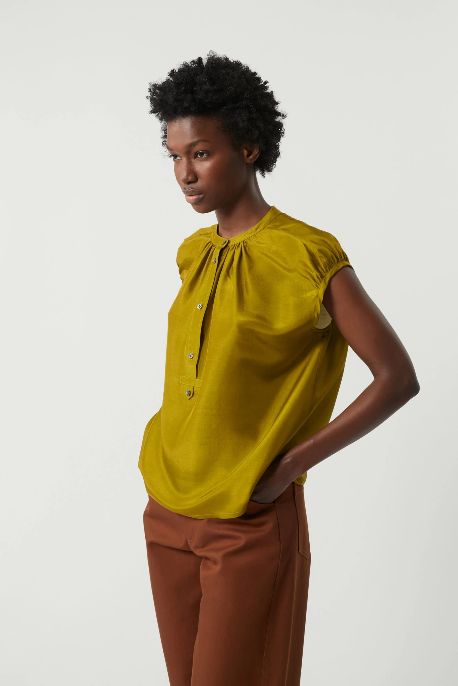 Sœur CHEMISE SAGESSE - Nouvelle Collection | Vêtements Élégants pour Femme 3 Sœur CHEMISE SAGESSE - Nouvelle Collection | Vêtements Élégants pour Femme