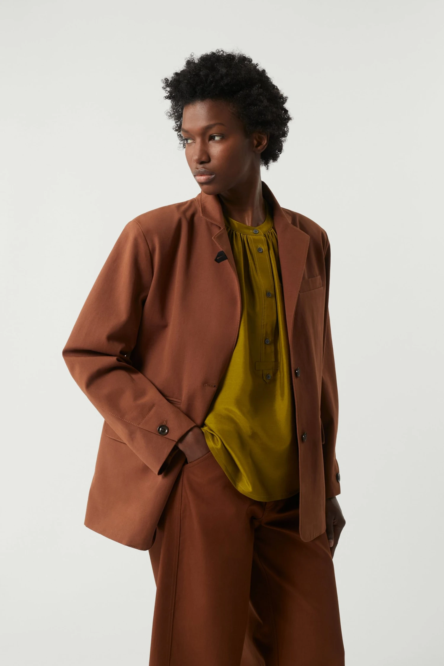 Sœur CHEMISE SAGESSE - Nouvelle Collection | Vêtements Élégants pour Femme 4 Sœur CHEMISE SAGESSE - Nouvelle Collection | Vêtements Élégants pour Femme – Image 2