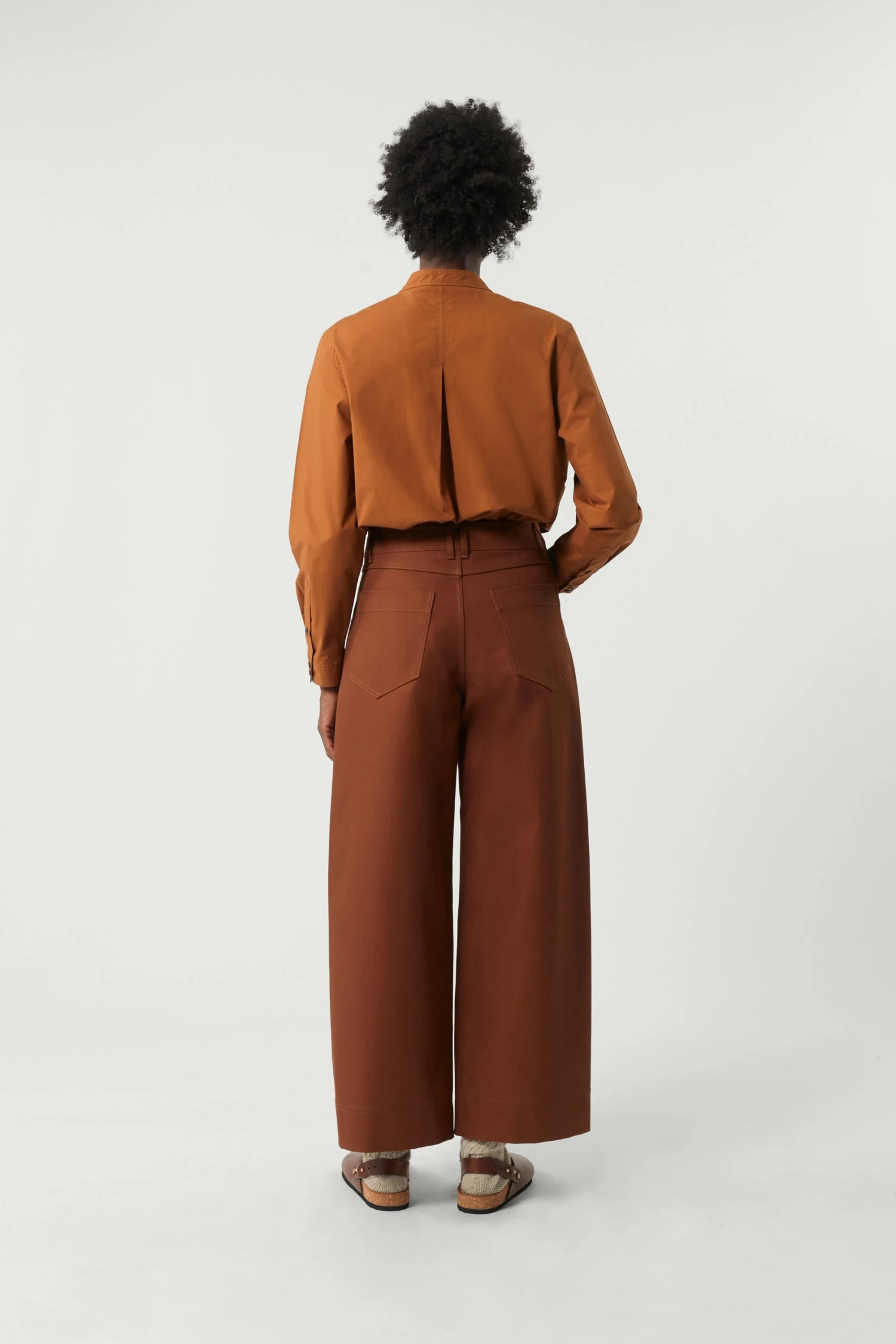 Sœur PANTALON PEPINO - Nouvelle Collection | Pantalon Élégant et Confortable 10 Sœur PANTALON PEPINO - Nouvelle Collection | Pantalon Élégant et Confortable – Image 8