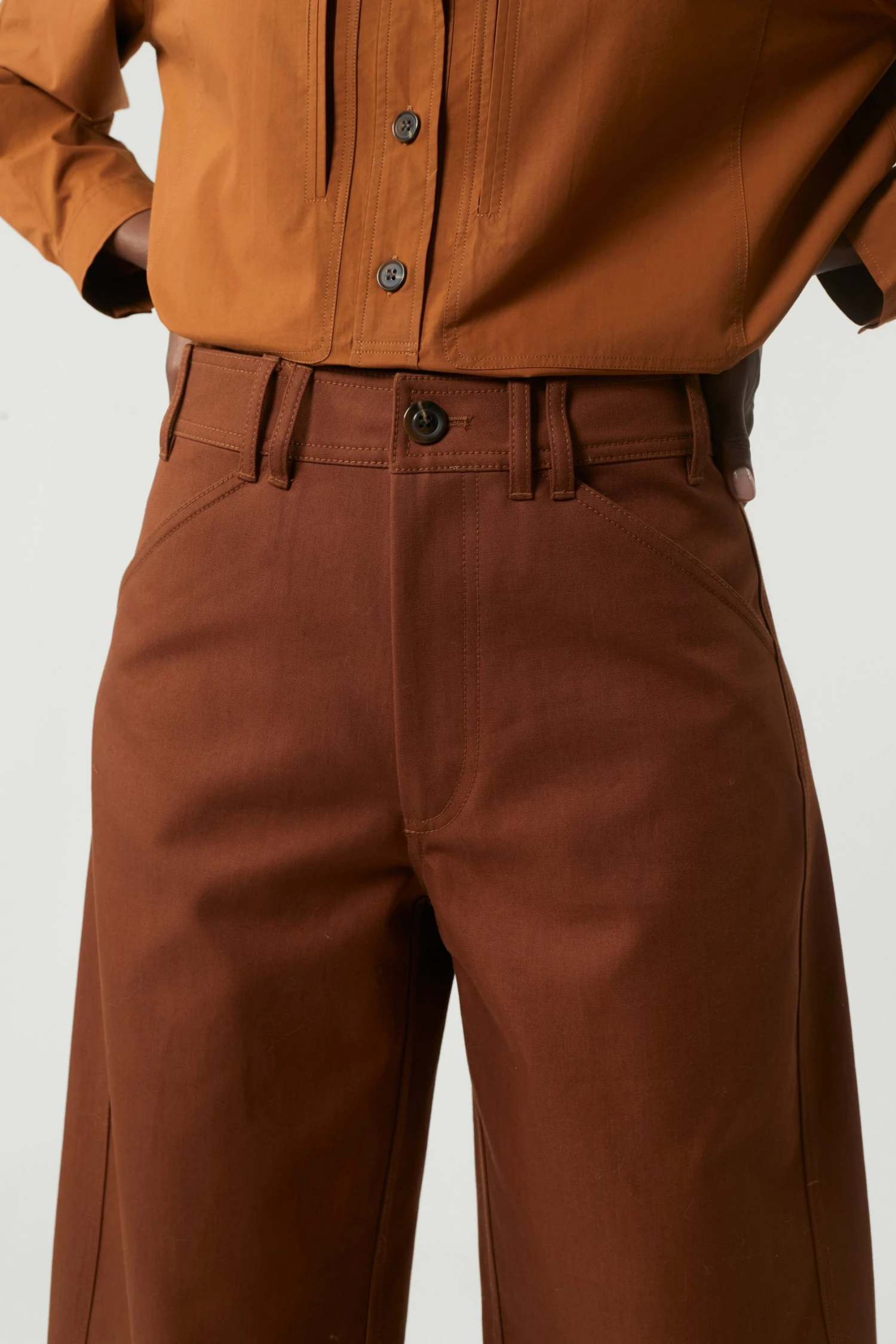 Sœur PANTALON PEPINO - Nouvelle Collection | Pantalon Élégant et Confortable 11 Sœur PANTALON PEPINO - Nouvelle Collection | Pantalon Élégant et Confortable – Image 9