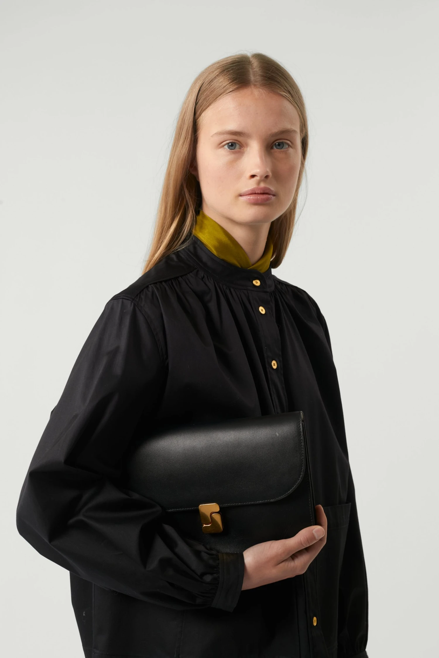 Sœur FOULARD SQUARE - Écharpe en Soie Élégante pour Femme | Accessoires Mode 7 Sœur FOULARD SQUARE - Écharpe en Soie Élégante pour Femme | Accessoires Mode – Image 5