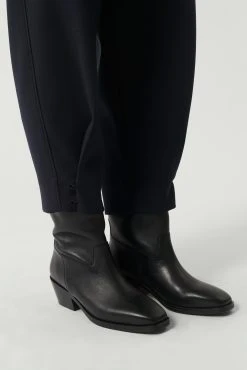 Sœur PANTALON FELIX - Pantalon élégant de la Nouvelle Collection 11 Sœur PANTALON FELIX - Pantalon élégant de la Nouvelle Collection -soeur Soldes SQUARE SAPHIR FELIX BERGHAM SACRE SEVRES 0429